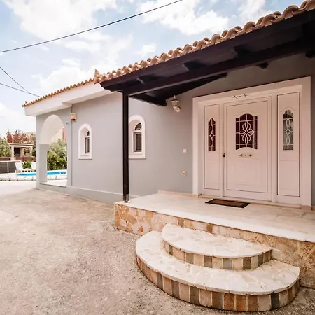Rahes With Private Pool Áyios Kírikos
